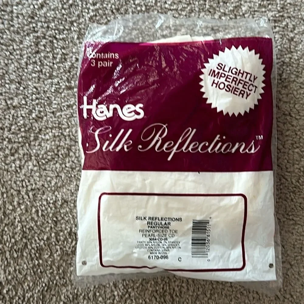 Hanes Silk Reflections Regular Pantyhose with Reinforced Toe